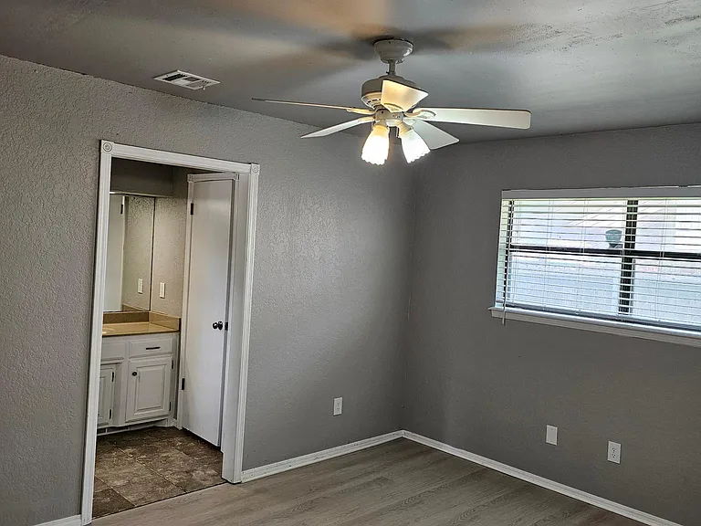 1029 Hunters Glen Cir — Photo 12
