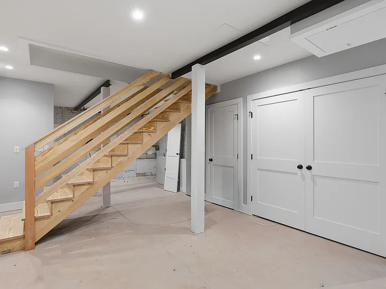 10 S Sheppard St — Photo 9