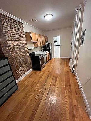 2nd image of 18 Saint Marks Pl APT 6