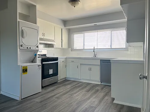 2250 N Frederic St #D Photo 1 2250 N Frederic St #D Photo 1