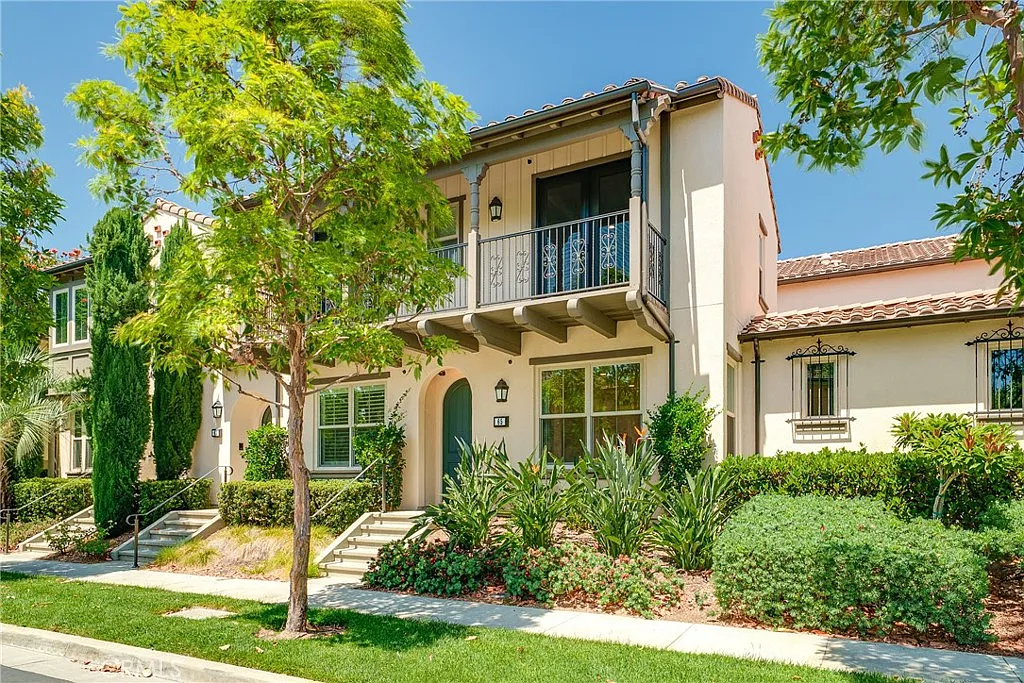 3 bed, 1619 sqft, $4,700 — Photo 2