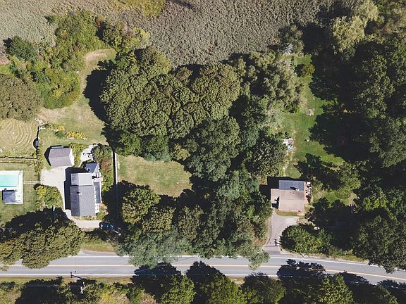 3rd image of 23 Jeffreys Neck Rd