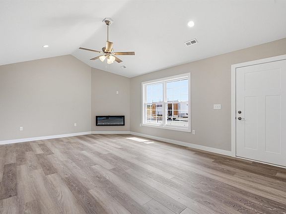 3rd image of 1301 Max Dr