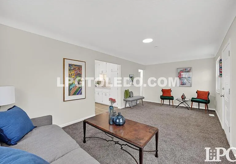 927 W Northgate Pkwy — Photo 8