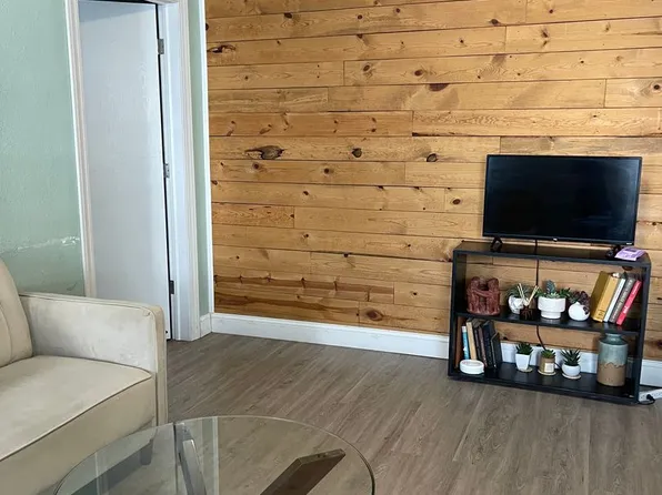 Falcon Heavy, 2816 Cottage Grove Ave APT 2, Des Moines, IA 50311