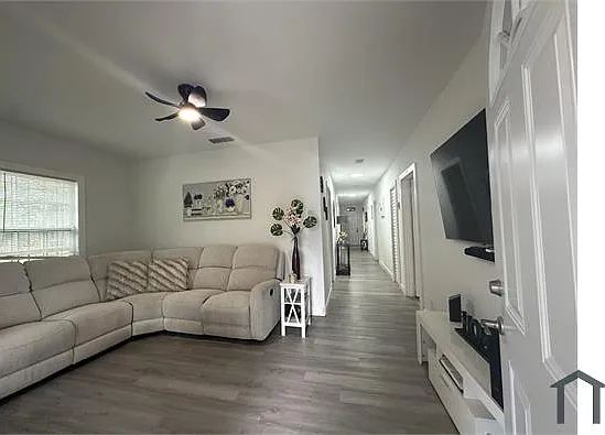 1640 W 4th St — Photo 1