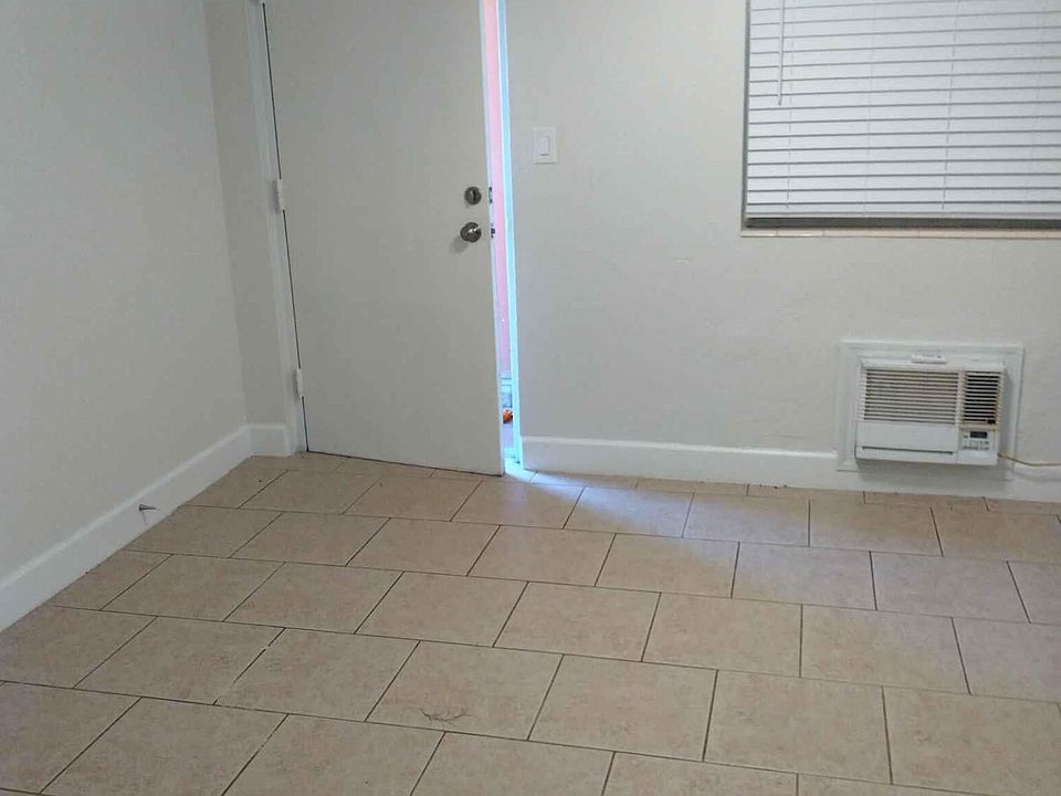 1st image of 418 Plaza Ave #105