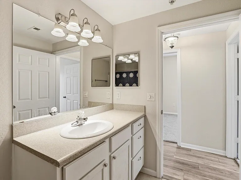 2801 Chancellorsville Dr #718 — Photo 32