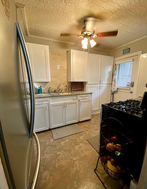 2nd image of 634 Carol Marie Dr