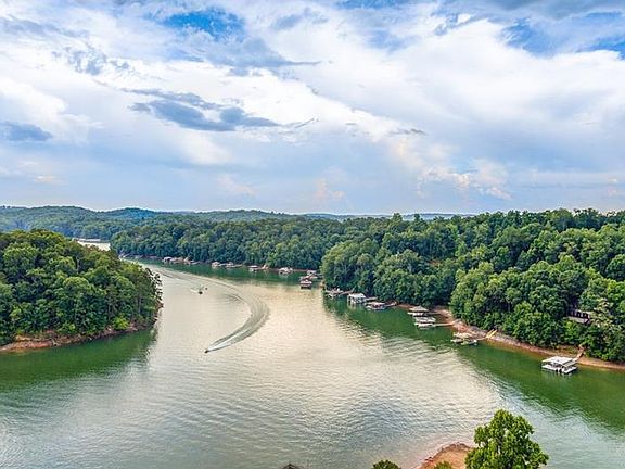 3rd image of 35 Lakeshore Cir
