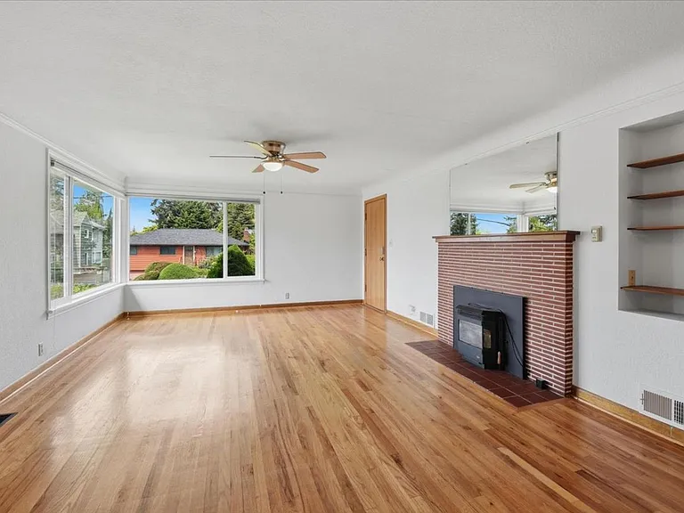 3733 SW Webster St — Photo 4