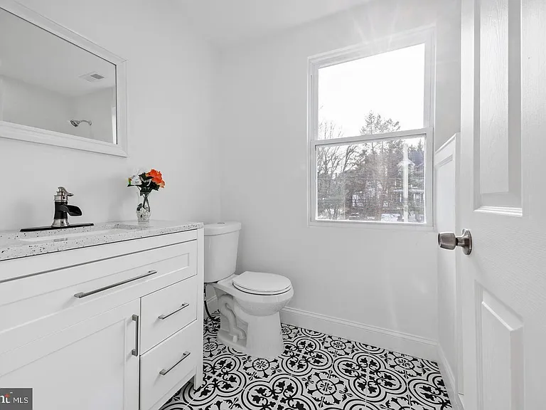 541 E Church Rd — Photo 27