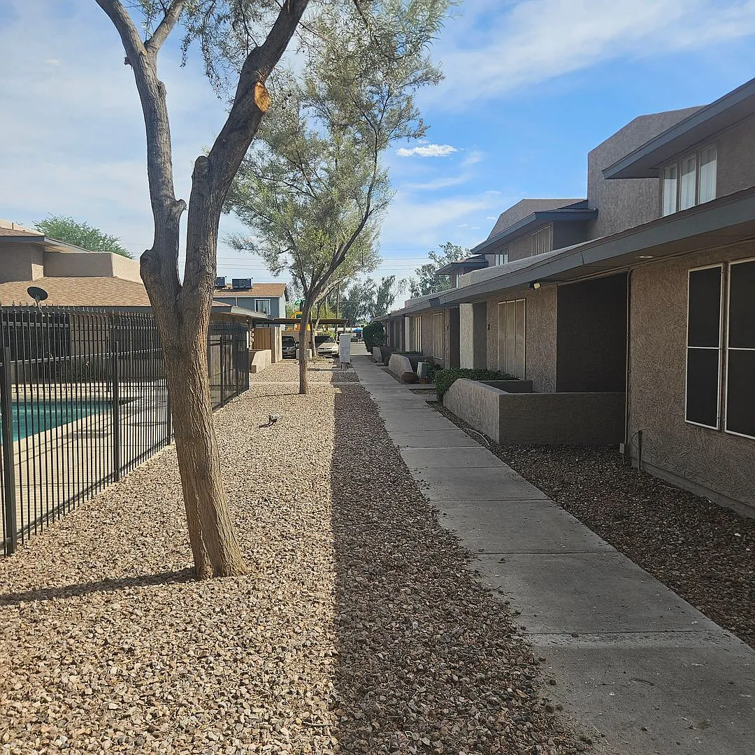 Building Photo - 2544 W Campbell Ave #41