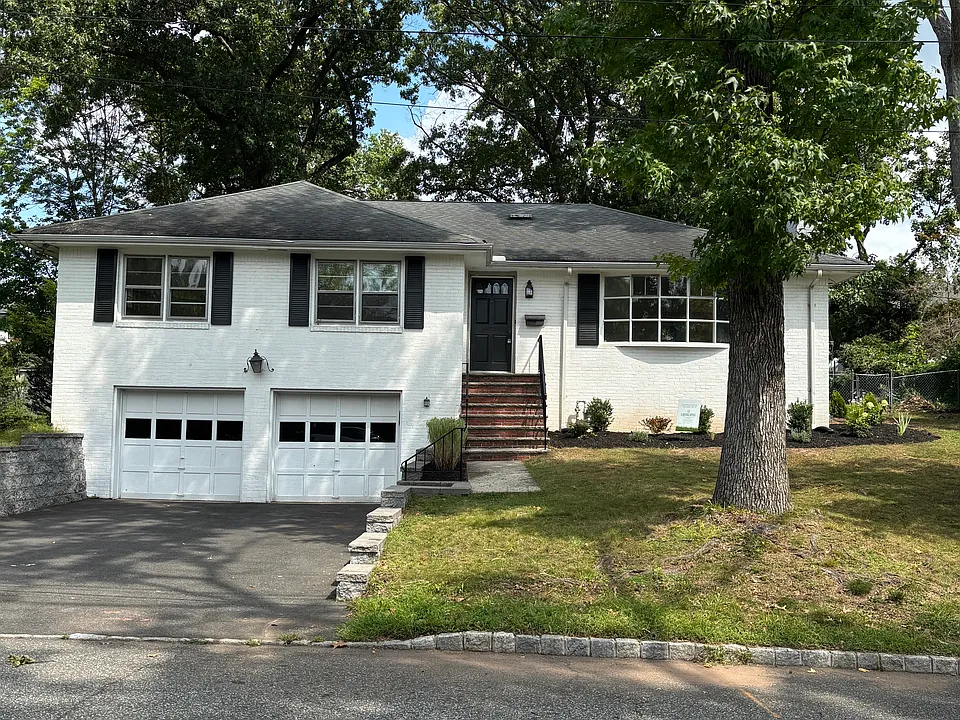 85 Phelps Ave