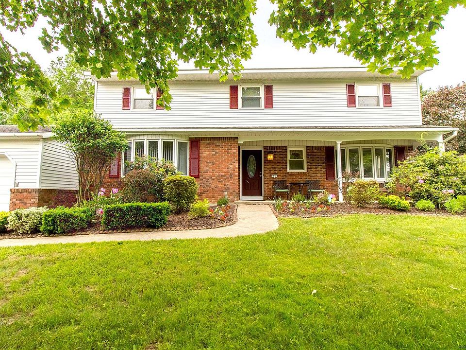 1st image of 39 Rolling Brook Dr