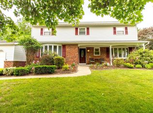 39 Rolling Brook Dr, Clifton Park, NY 12065