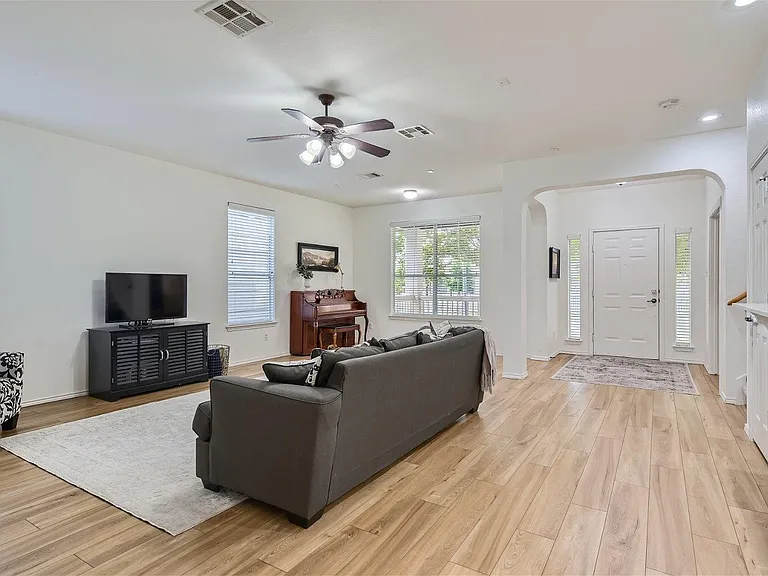 1717 Thompson Trl — Photo 7