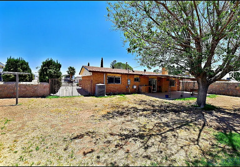 10117 Mercedes St — Photo 43