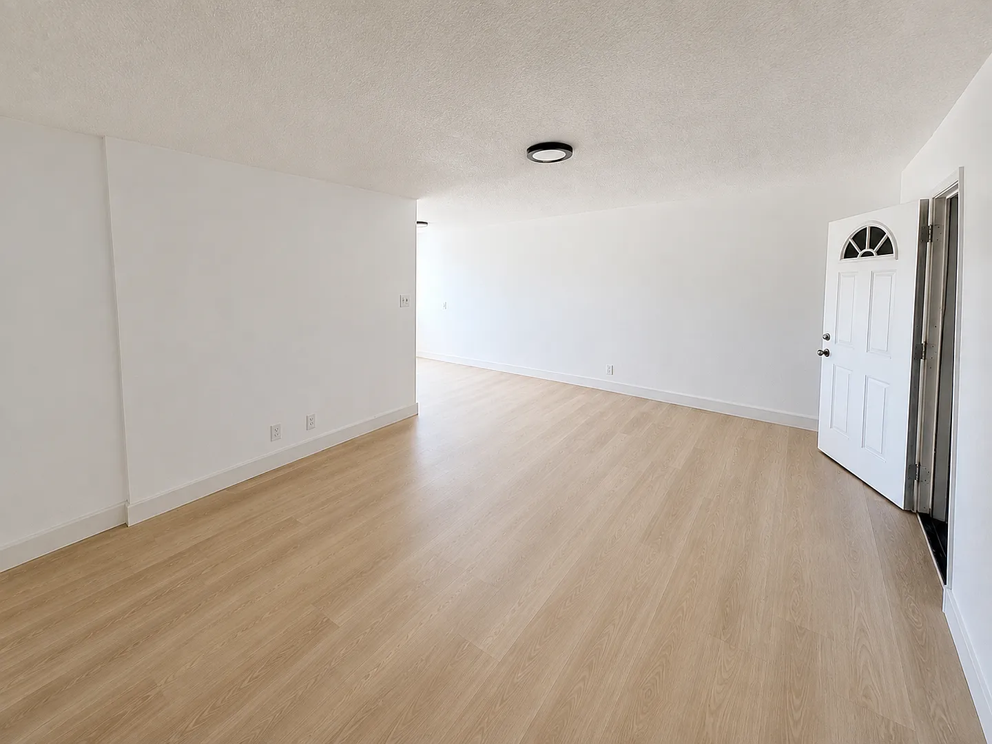 1416 W. 105th St — Photo 2