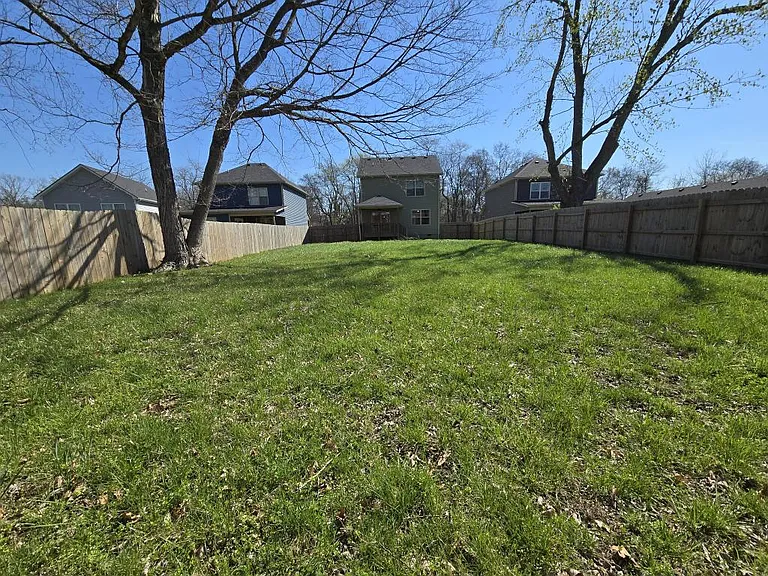 414 Oak St — Photo 32