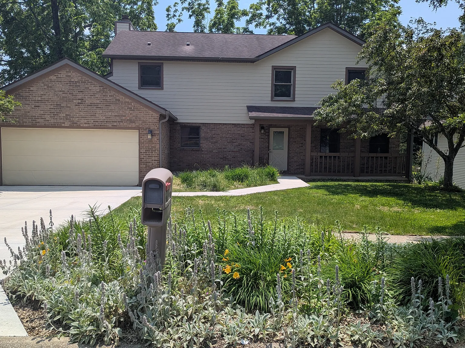 4 bed, 2.5 bath, 2925 sqft, $2,975 — Photo 1