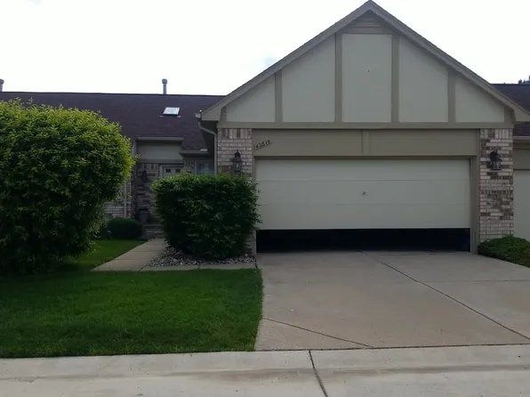 42614 Cedar Ridge Dr, Clinton Township, MI 48038