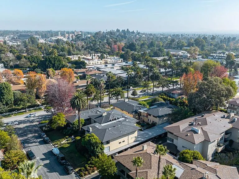 945 S Orange Grove Blvd #E — Photo 24