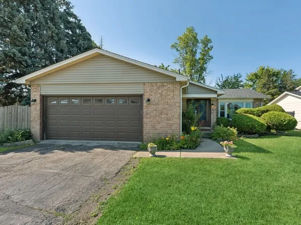 401 Jefferson Ct, Wheeling, IL 60090