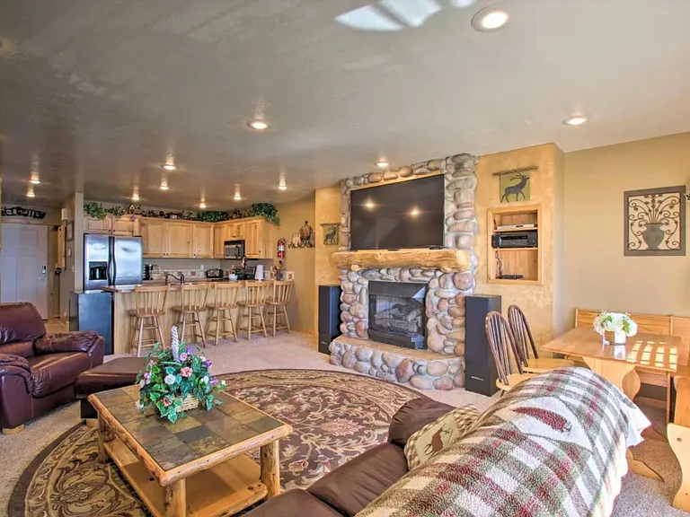 874 N Newberg Pl #3 — Photo 3