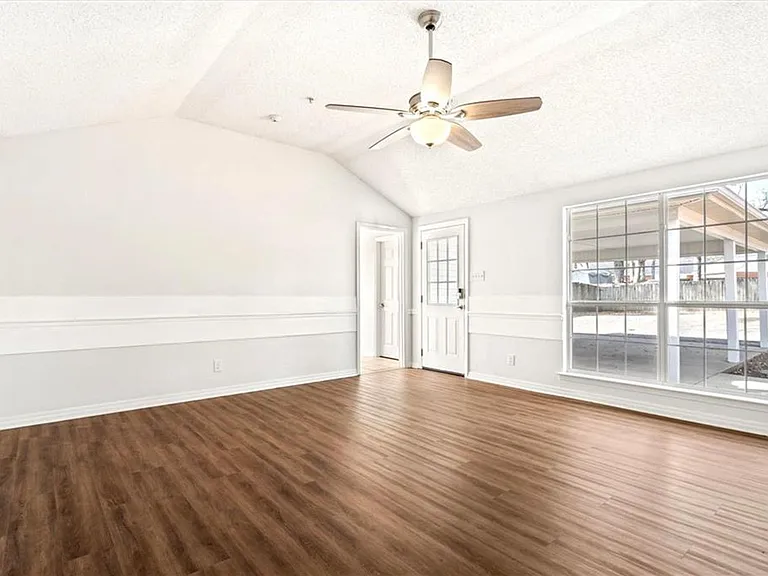 1240 Lynchburg Ct — Photo 9