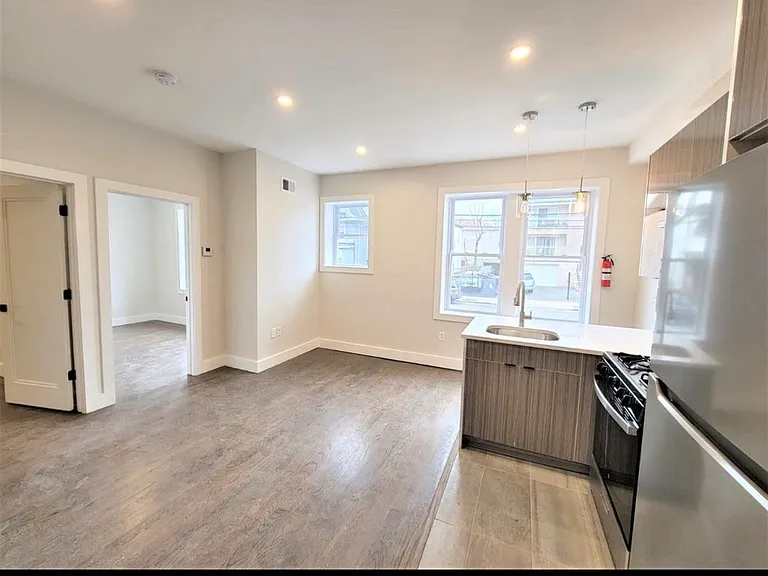 535 Hawthorne Ave #203A — Photo 4