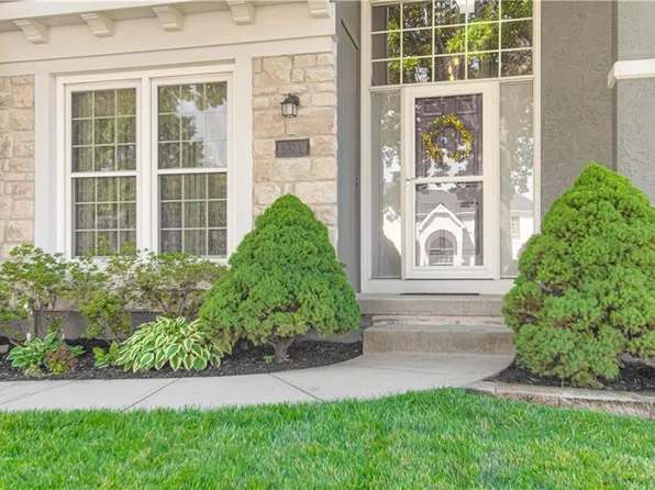 1311 Huntington Dr, Liberty, MO 64068