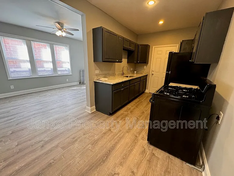 5352 W Division St #2R — Photo 2