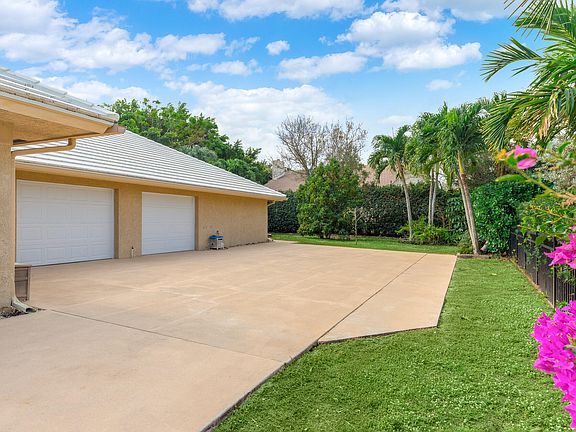 3rd image of 10322 SE Bluefish Court