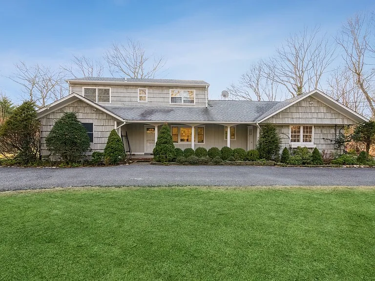 122 Pembroke Dr — Photo 1