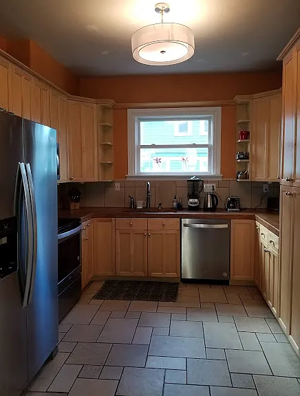 Lots of storage in kitchen