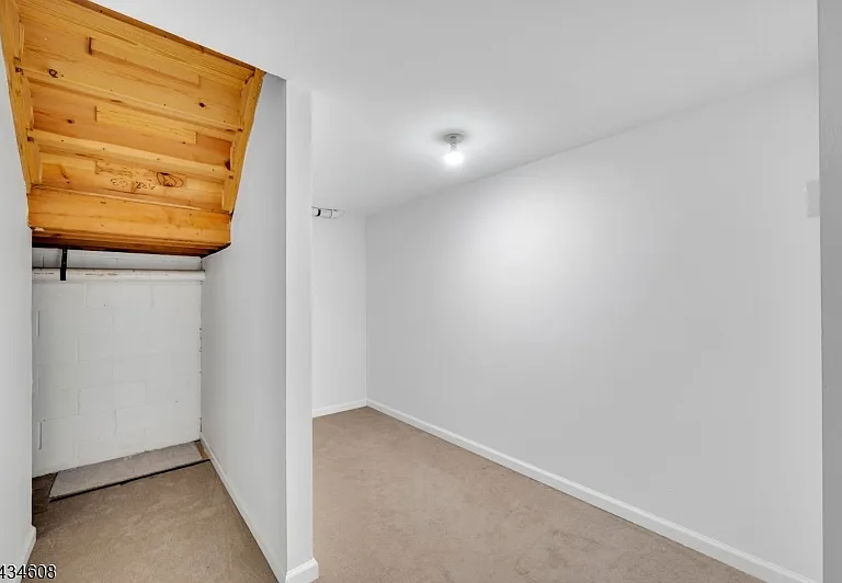 63 Albert Ct — Photo 29
