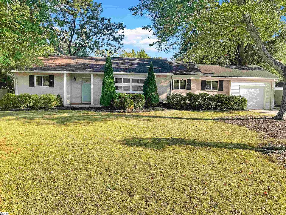 1st image of 111 Yorkshire Dr