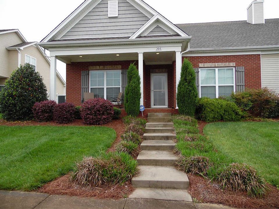 1st image of 203 Turnberry Cir