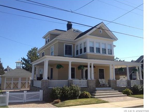 4th image of 211 Berkeley Ave
