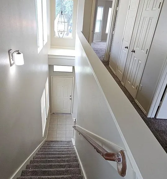 706 Woodport Ln — Photo 6