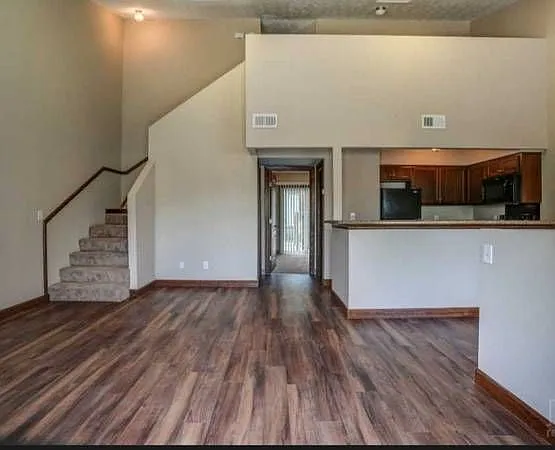 Kings Crest Townhomes — Photo 2