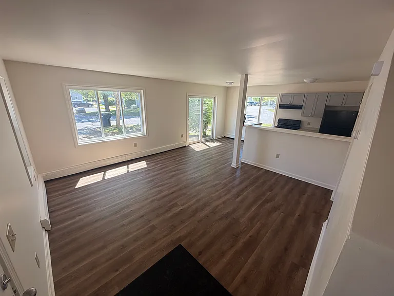 100 Douglas Dr #1 — Photo 2