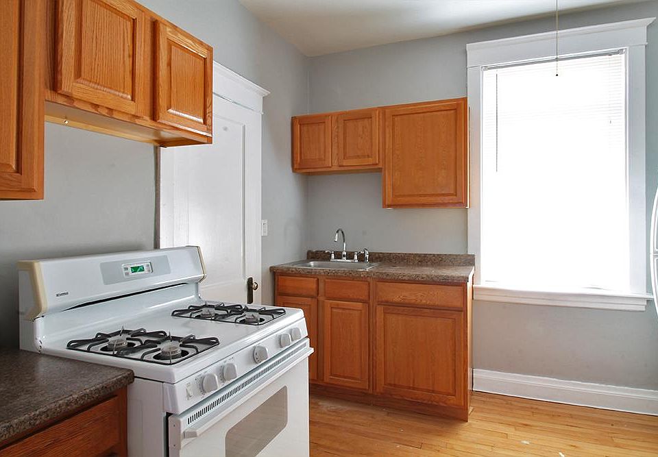 2nd image of 107 South Blvd APT 2