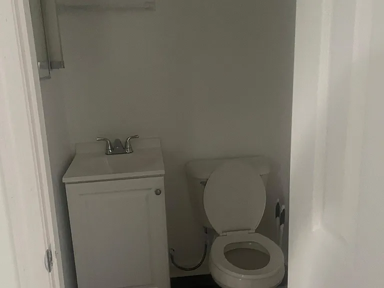 211 Sharon Dr — Photo 4
