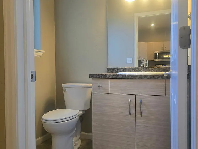 1558 Poplar Dr — Photo 8