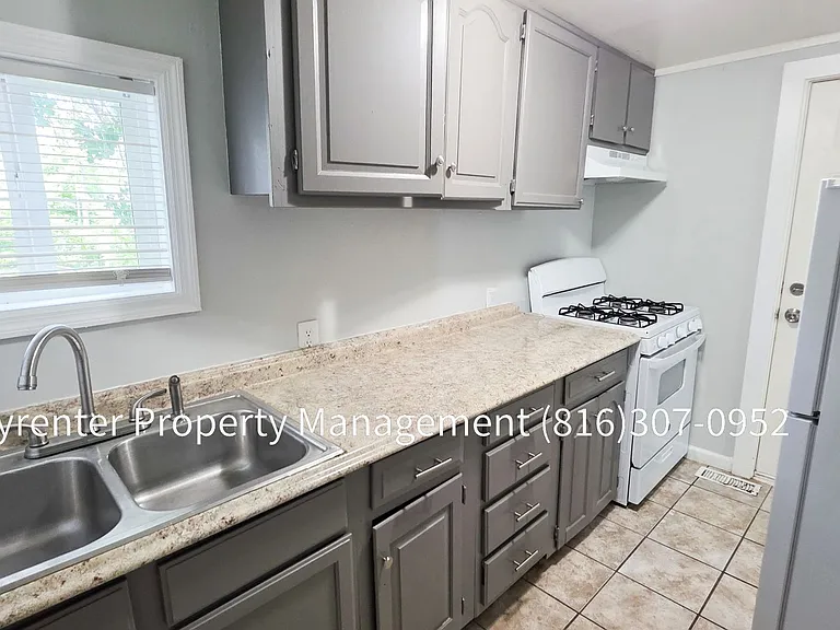 802 S Logan Ave — Photo 7