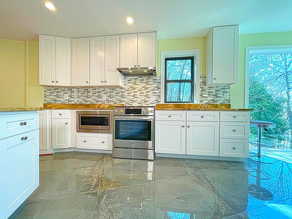 Kitchen freestanding gas range, microwave