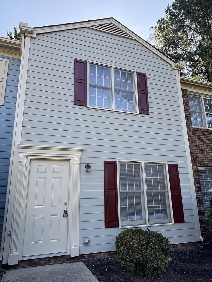 2 bed, 1.5 bath, 920 sqft, $1,200 — Photo 1