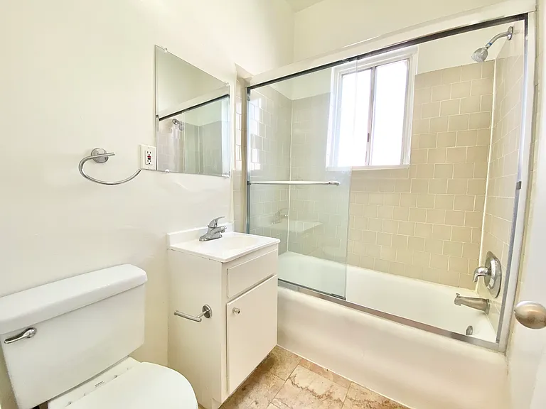 4852 Rosewood Ave #8 — Photo 7